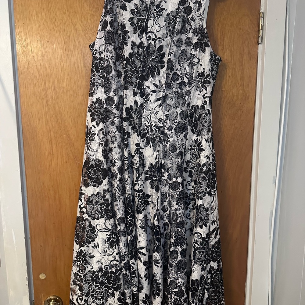 Black and white lace dress size 18